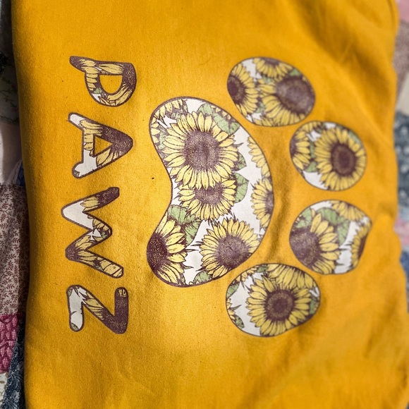 Yellow sweatshirt - Picture 1 of 4